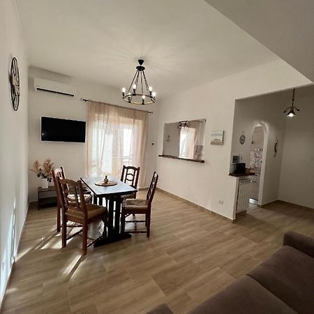 Waikiki House Lägenhet Passoscuro Exteriör bild