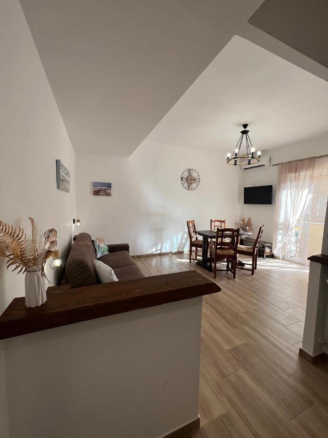 Waikiki House Lägenhet Passoscuro Exteriör bild