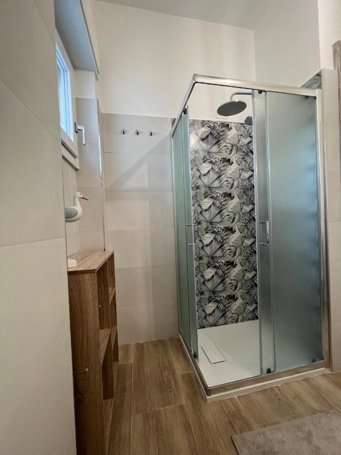 Waikiki House Lägenhet Passoscuro Exteriör bild